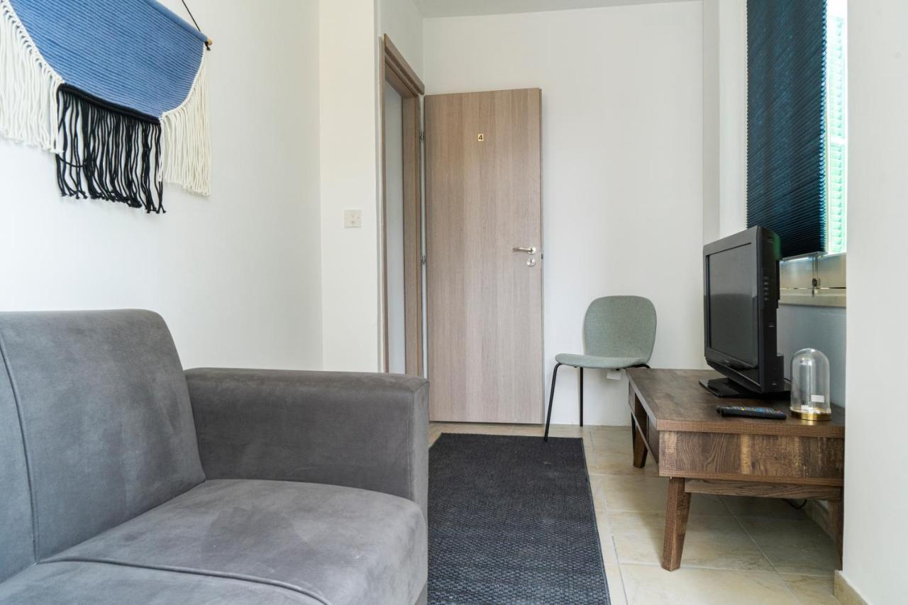 Private Room In Shared Flat Нікосія Екстер'єр фото