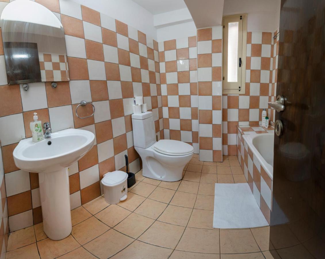 Private Room In Shared Flat Нікосія Екстер'єр фото