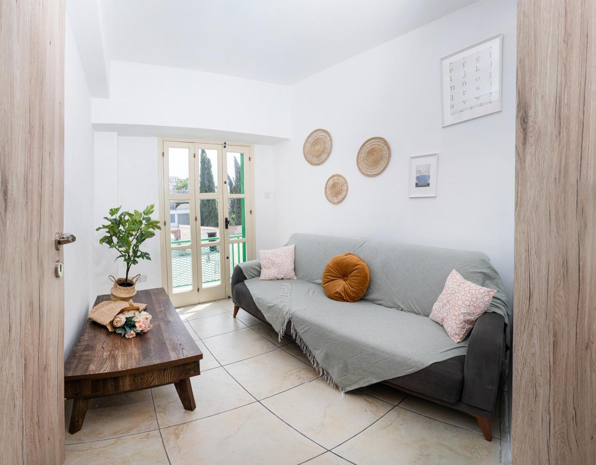 Private Room In Shared Flat Нікосія Екстер'єр фото