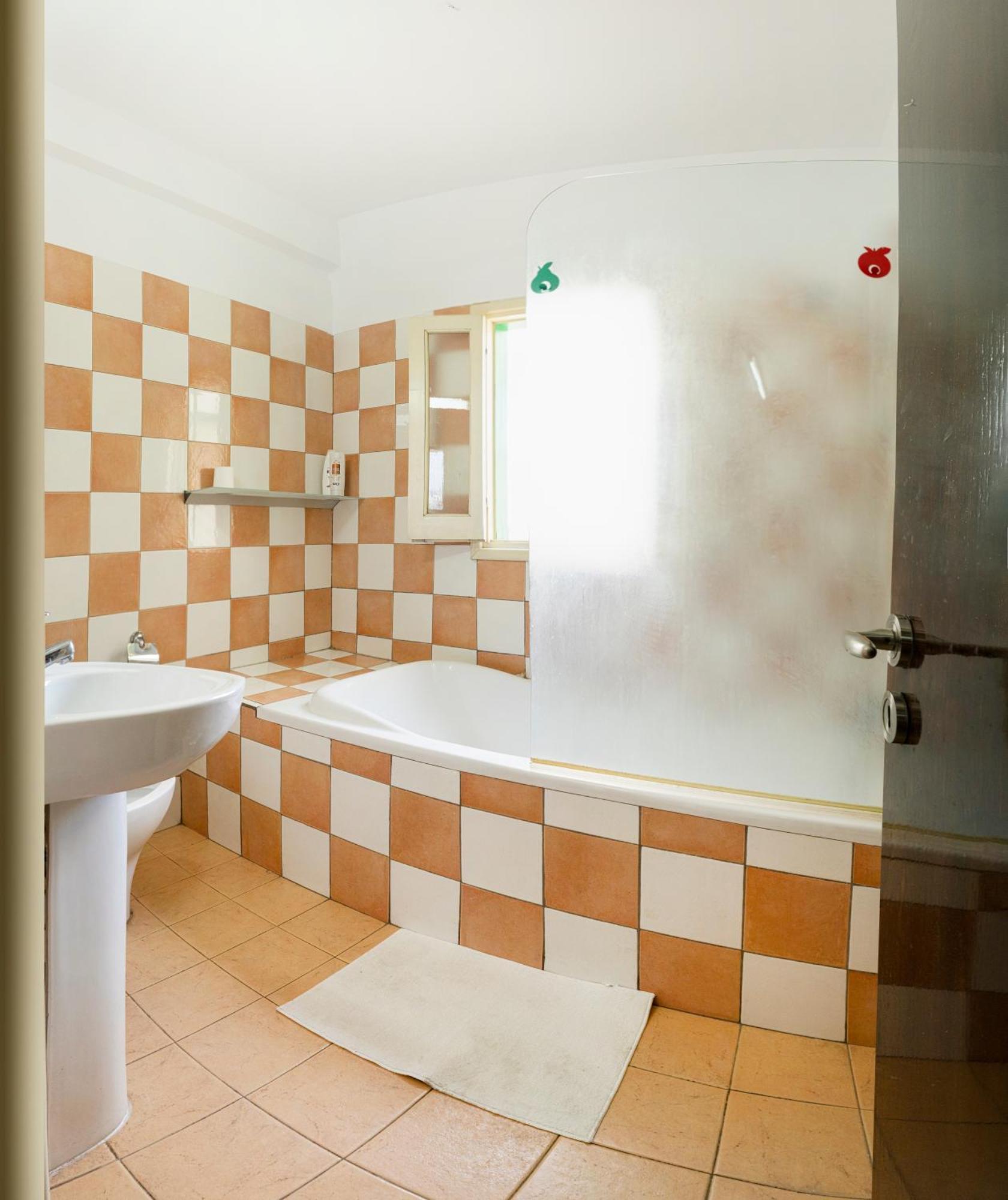 Private Room In Shared Flat Нікосія Екстер'єр фото